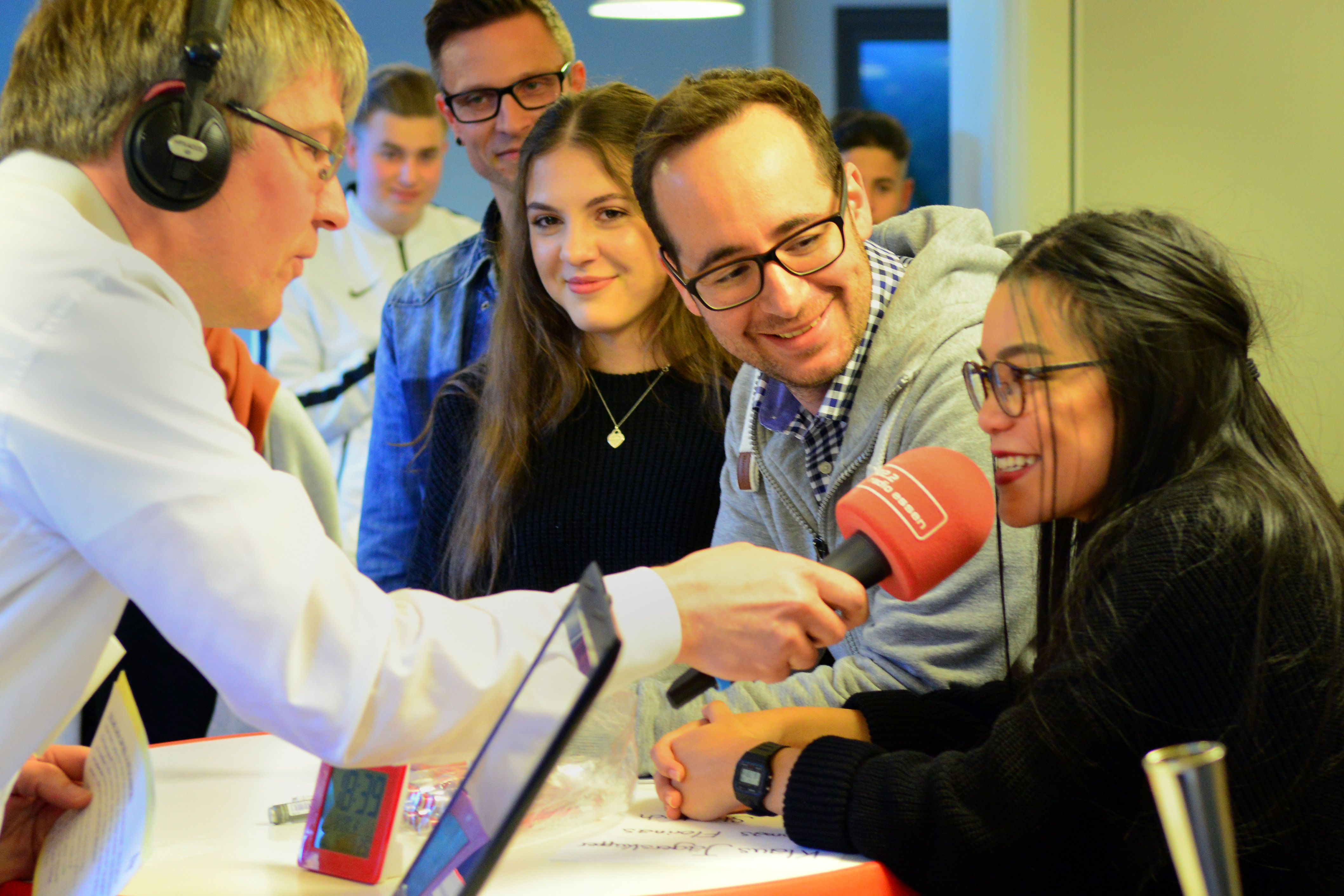 Während der Live-Sendung von Radio Essen wurde abgestimmt, wer der coolste Lehrer der Stadt ist. Foto: Radio Essen