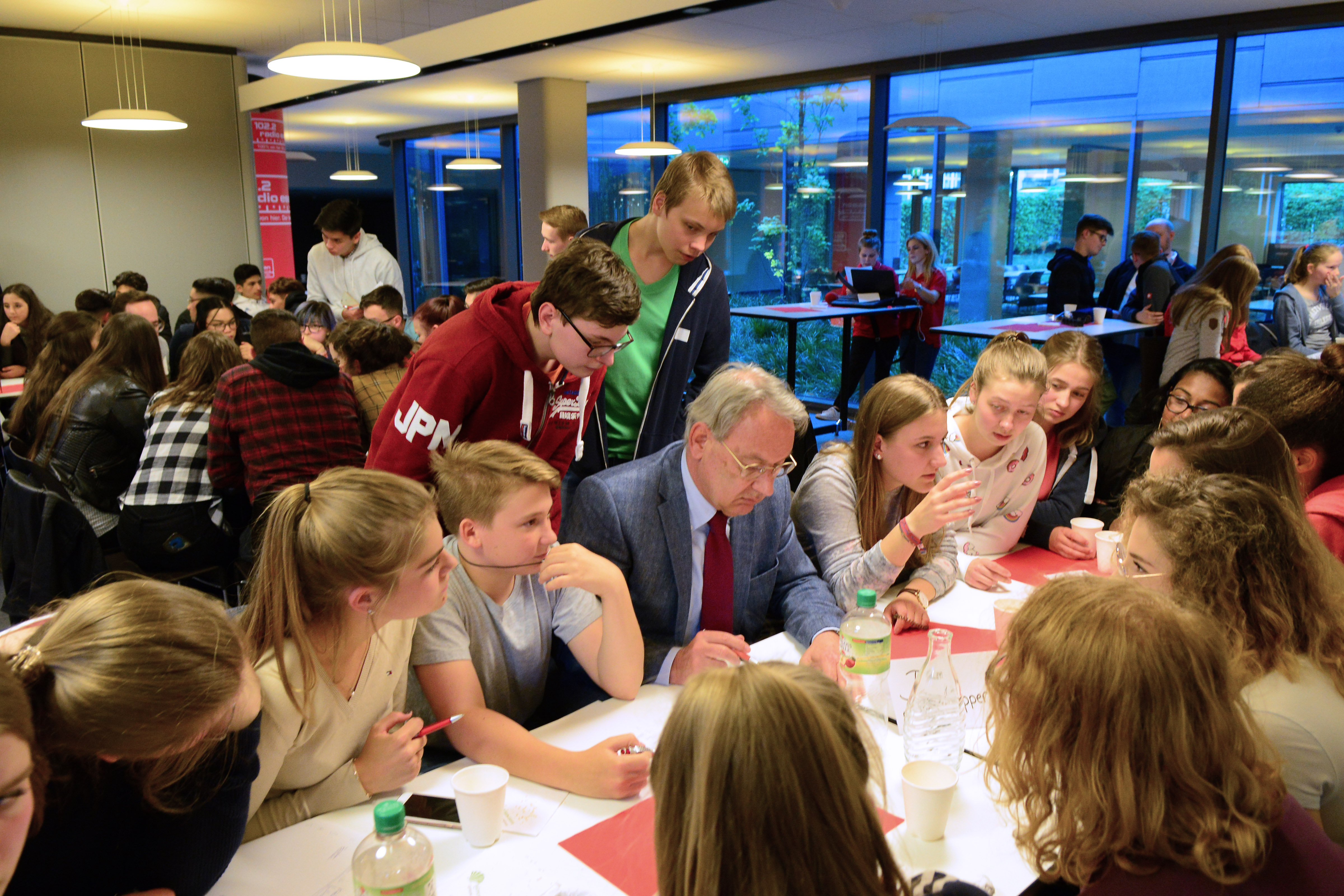 Während der Live-Sendung von Radio Essen wurde abgestimmt, wer der coolste Lehrer der Stadt ist. Foto: Radio Essen